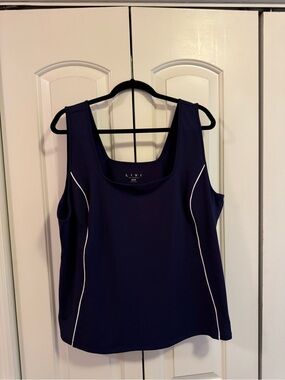 Livi Active Navy Tank Top with White Piping plus size 26/28.
